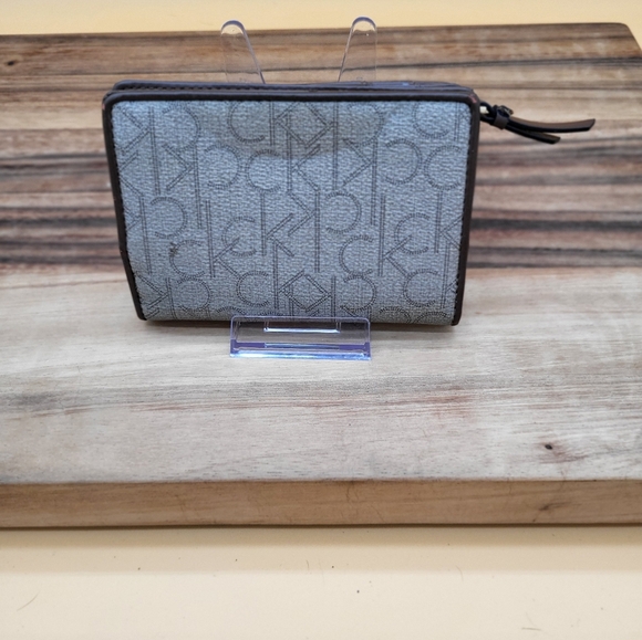 Calvin Klein Gray & Brown Wallet - Picture 2 of 7